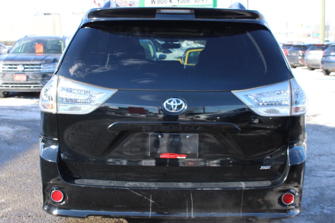 2017 Toyota Sienna SE 8-Passenger Safety Certified Photo