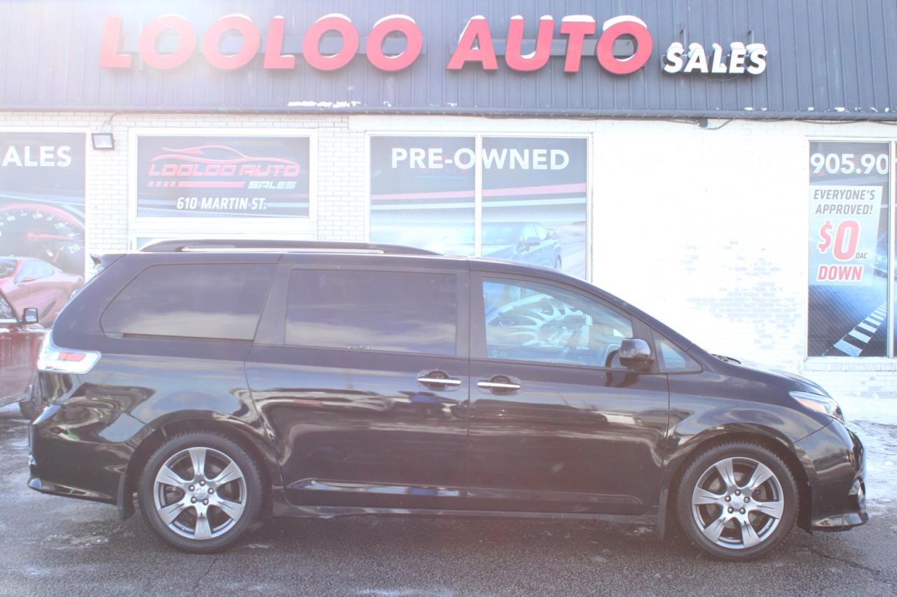 2017 Toyota Sienna SE 8-Passenger Safety Certified Photo