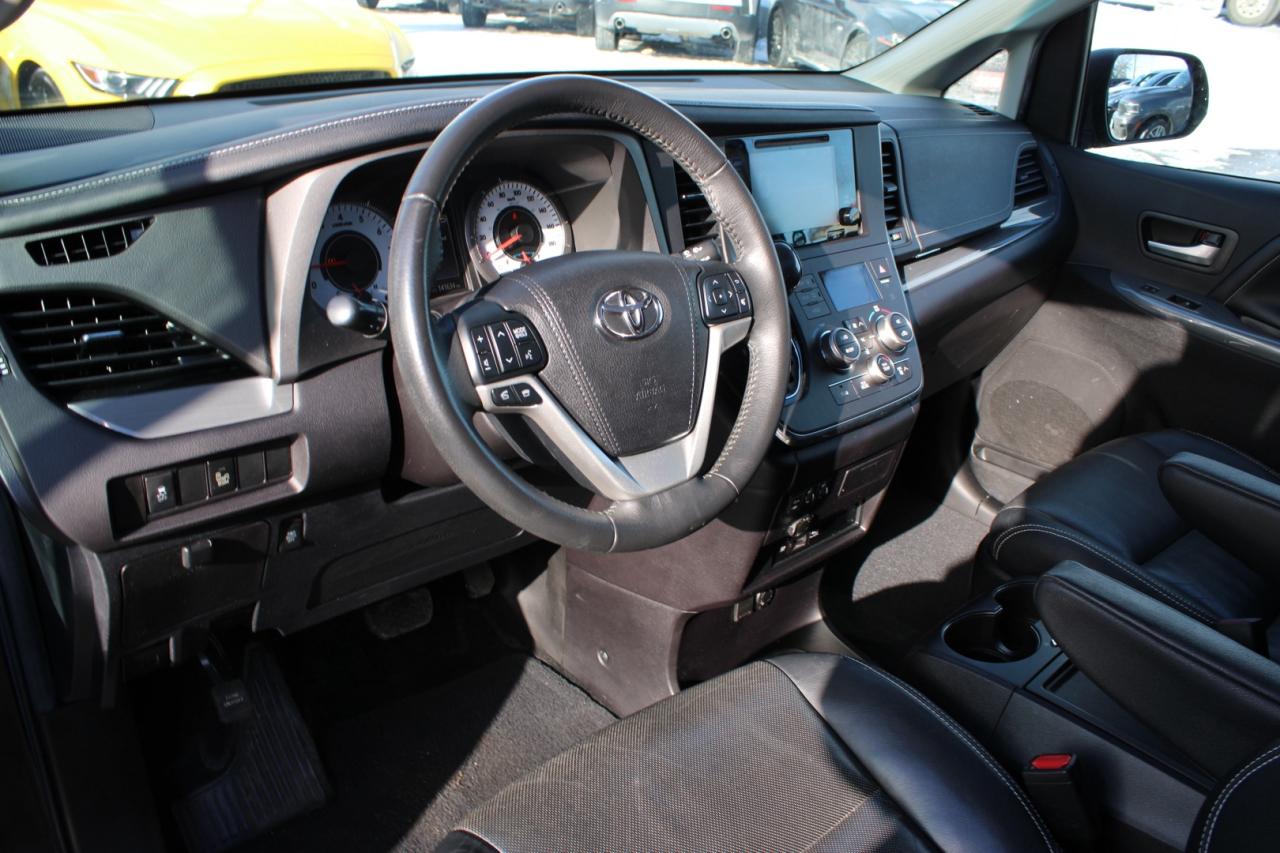2017 Toyota Sienna SE 8-Passenger Safety Certified Photo