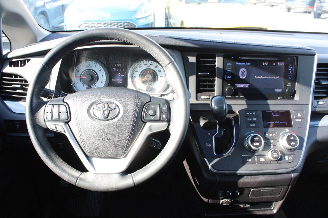 2017 Toyota Sienna SE 8-Passenger Safety Certified Photo