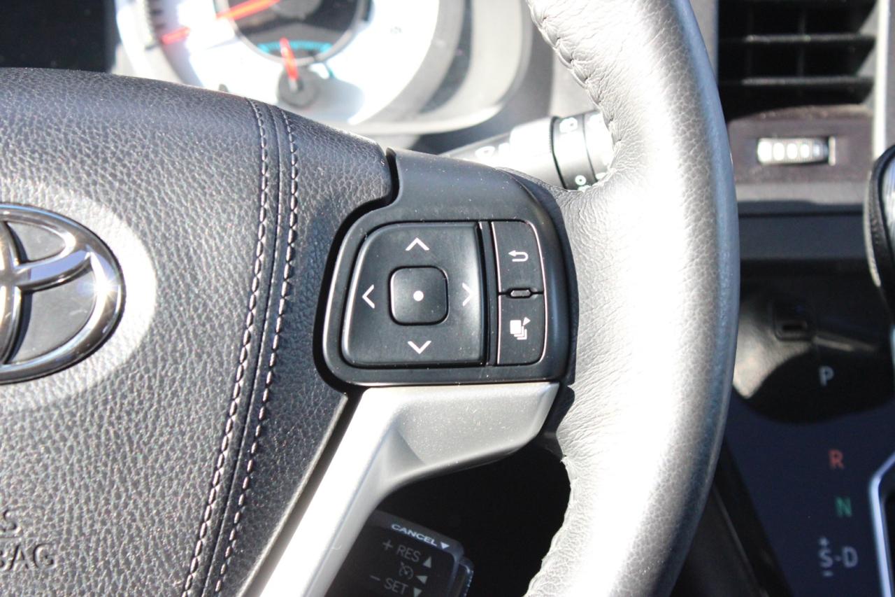 2017 Toyota Sienna SE 8-Passenger Safety Certified Photo