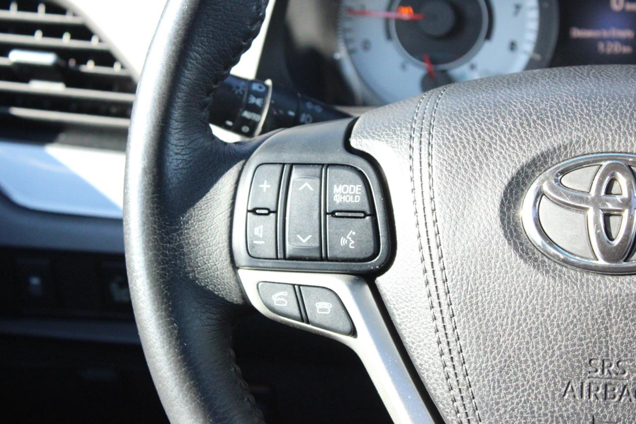 2017 Toyota Sienna SE 8-Passenger Safety Certified Photo