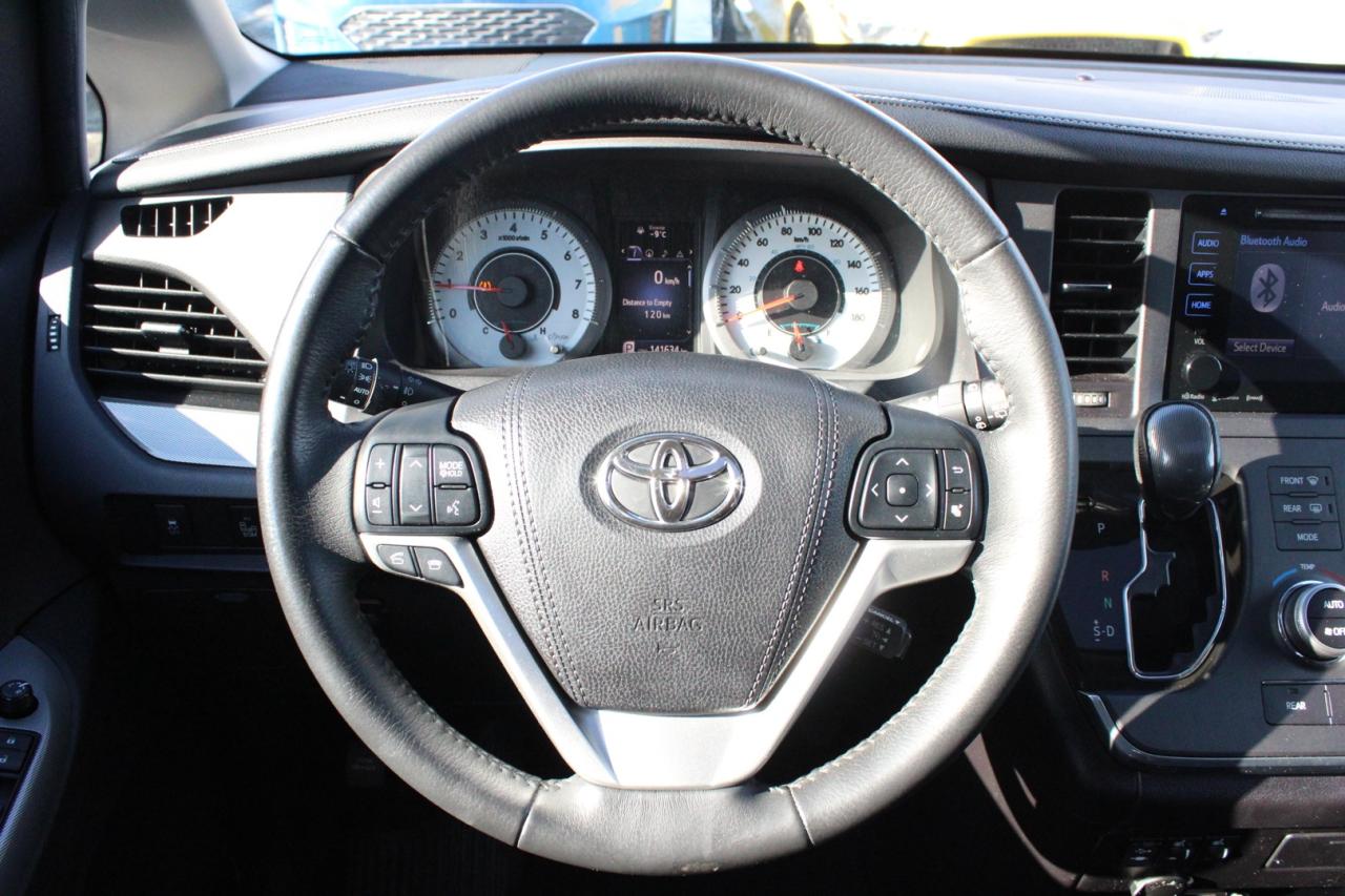 2017 Toyota Sienna SE 8-Passenger Safety Certified Photo