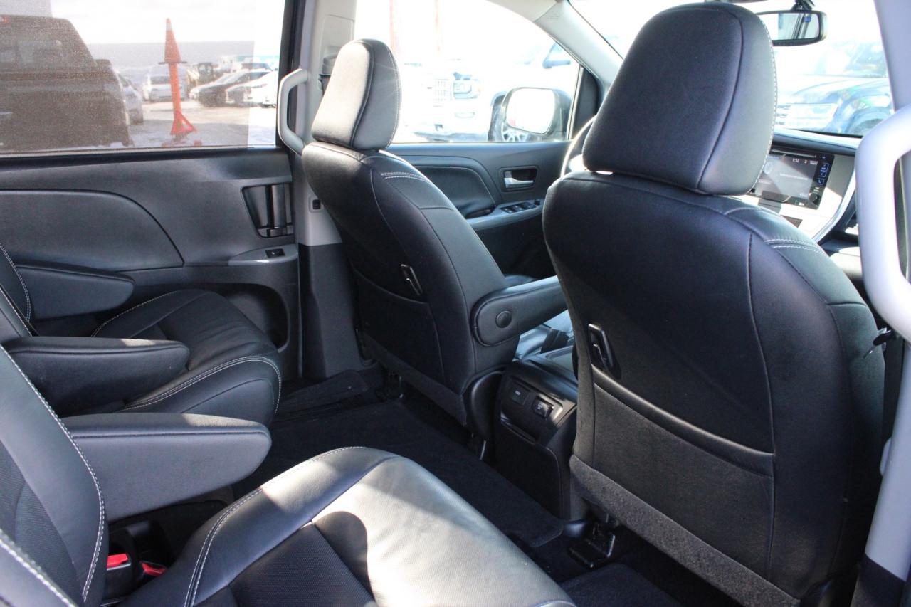 2017 Toyota Sienna SE 8-Passenger Safety Certified Photo