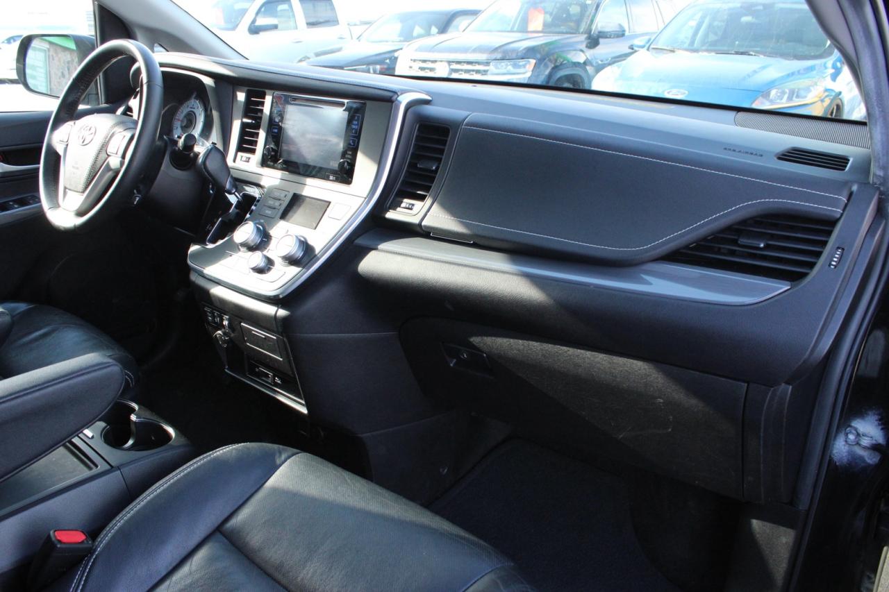 2017 Toyota Sienna SE 8-Passenger Safety Certified Photo