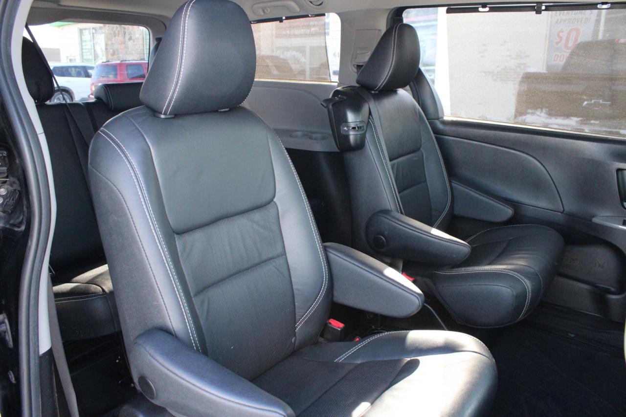 2017 Toyota Sienna SE 8-Passenger Safety Certified Photo
