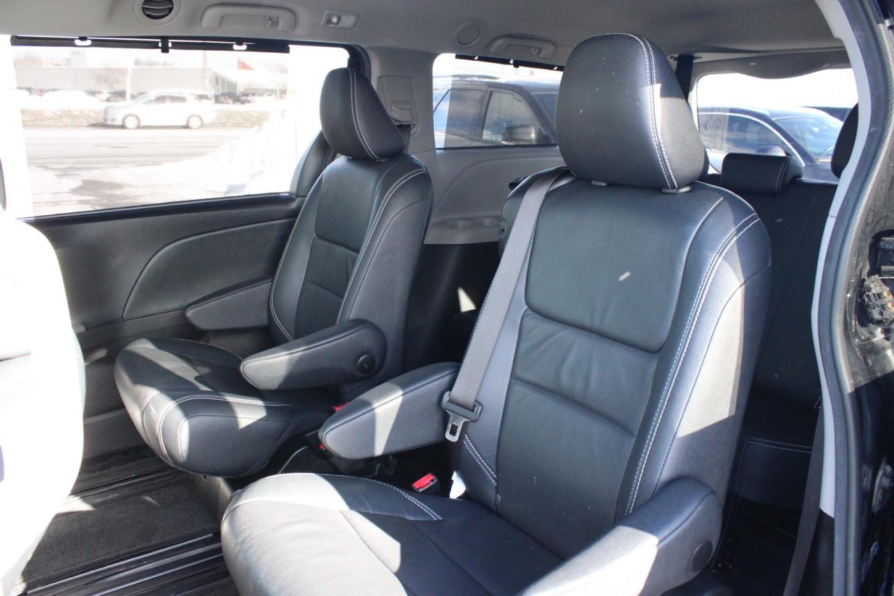 2017 Toyota Sienna SE 8-Passenger Safety Certified Photo