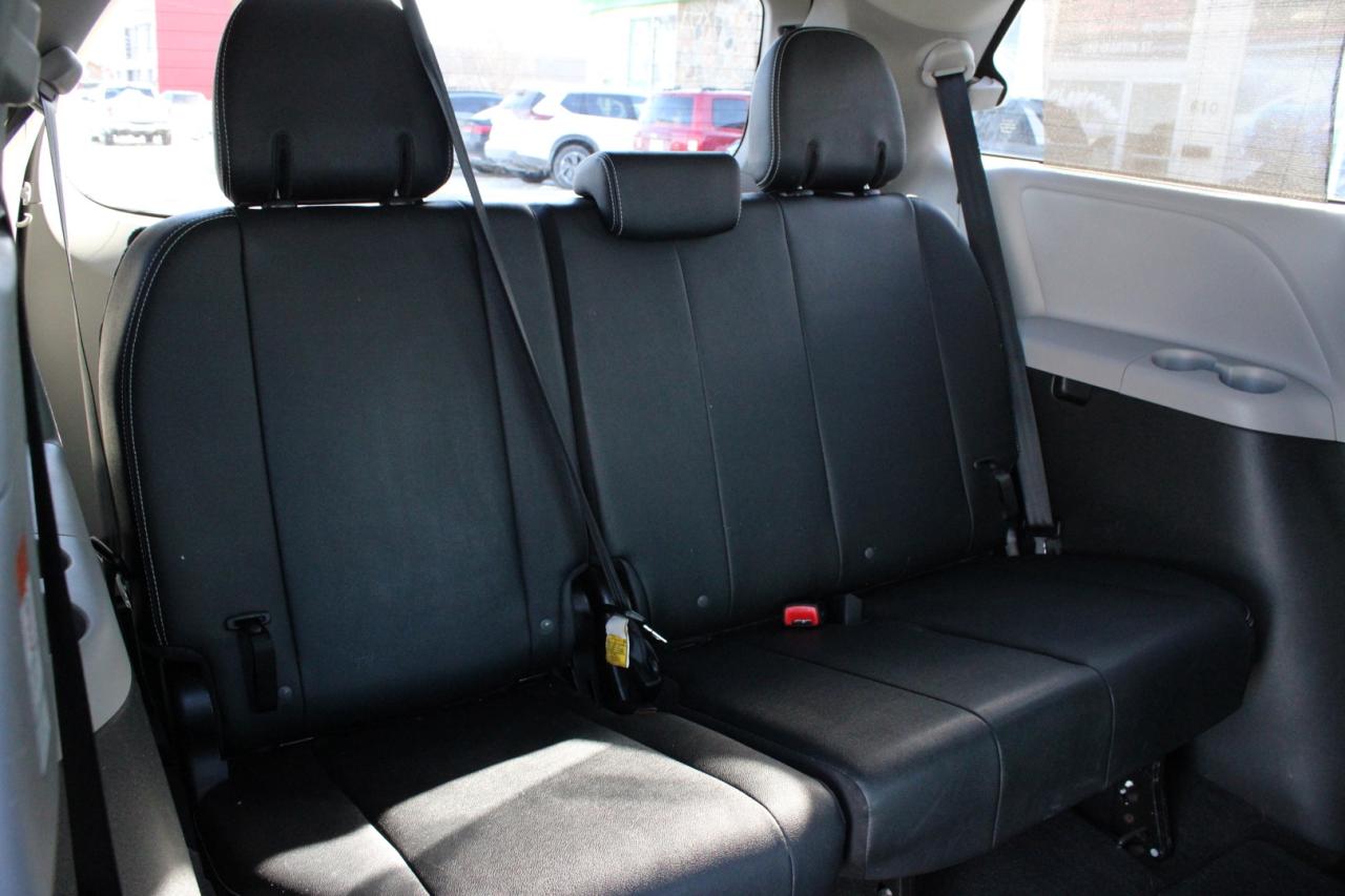 2017 Toyota Sienna SE 8-Passenger Safety Certified Photo