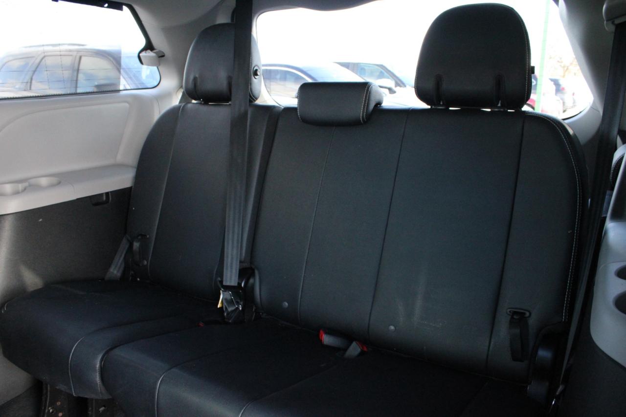 2017 Toyota Sienna SE 8-Passenger Safety Certified Photo