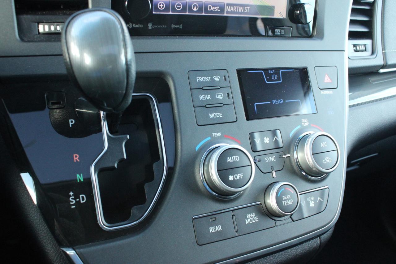 2017 Toyota Sienna SE 8-Passenger Safety Certified Photo