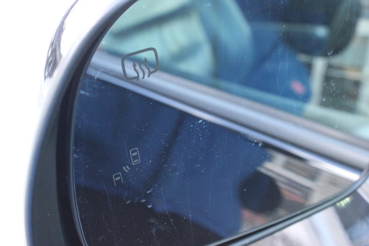 2017 Toyota Sienna SE 8-Passenger Safety Certified Photo