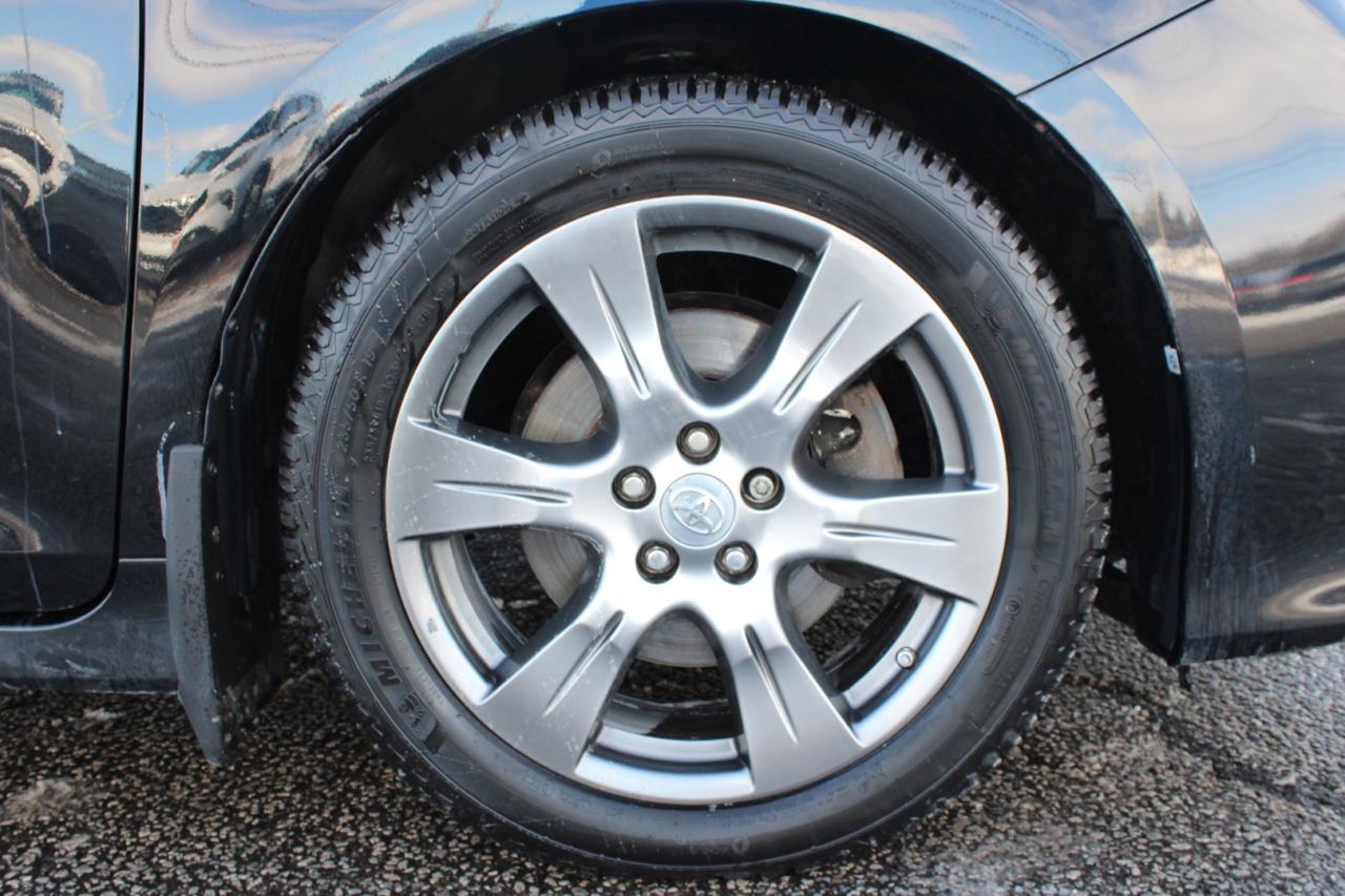 2017 Toyota Sienna SE 8-Passenger Safety Certified Photo