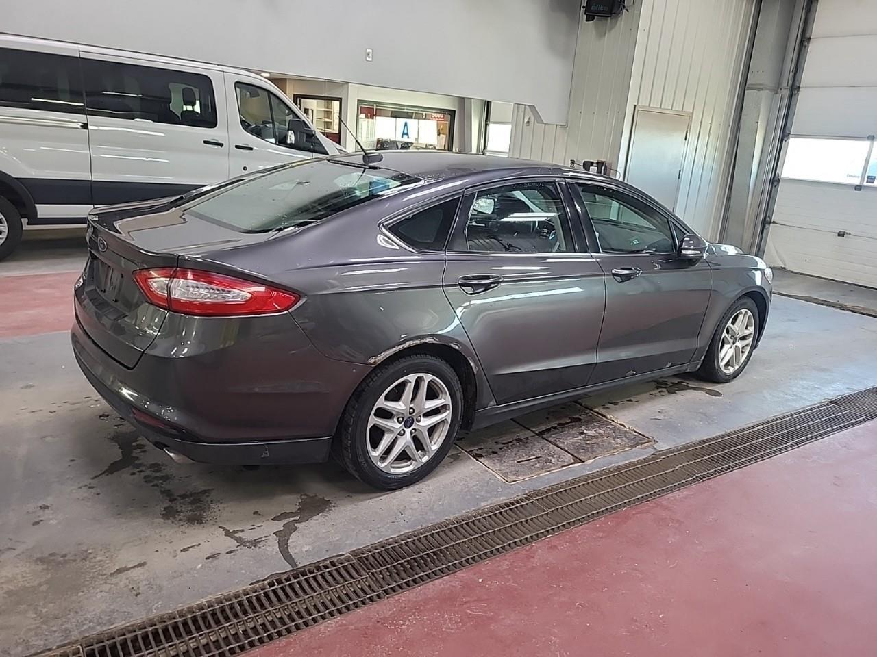 2015 Ford Fusion SE 4dr Front-wheel Drive Sedan Photo3