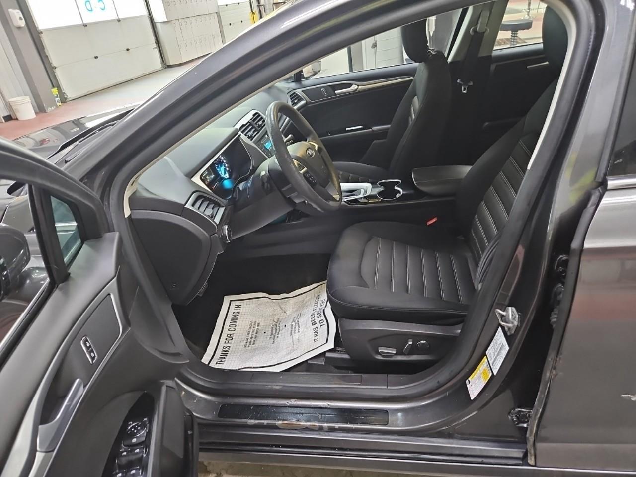 2015 Ford Fusion SE 4dr Front-wheel Drive Sedan Photo