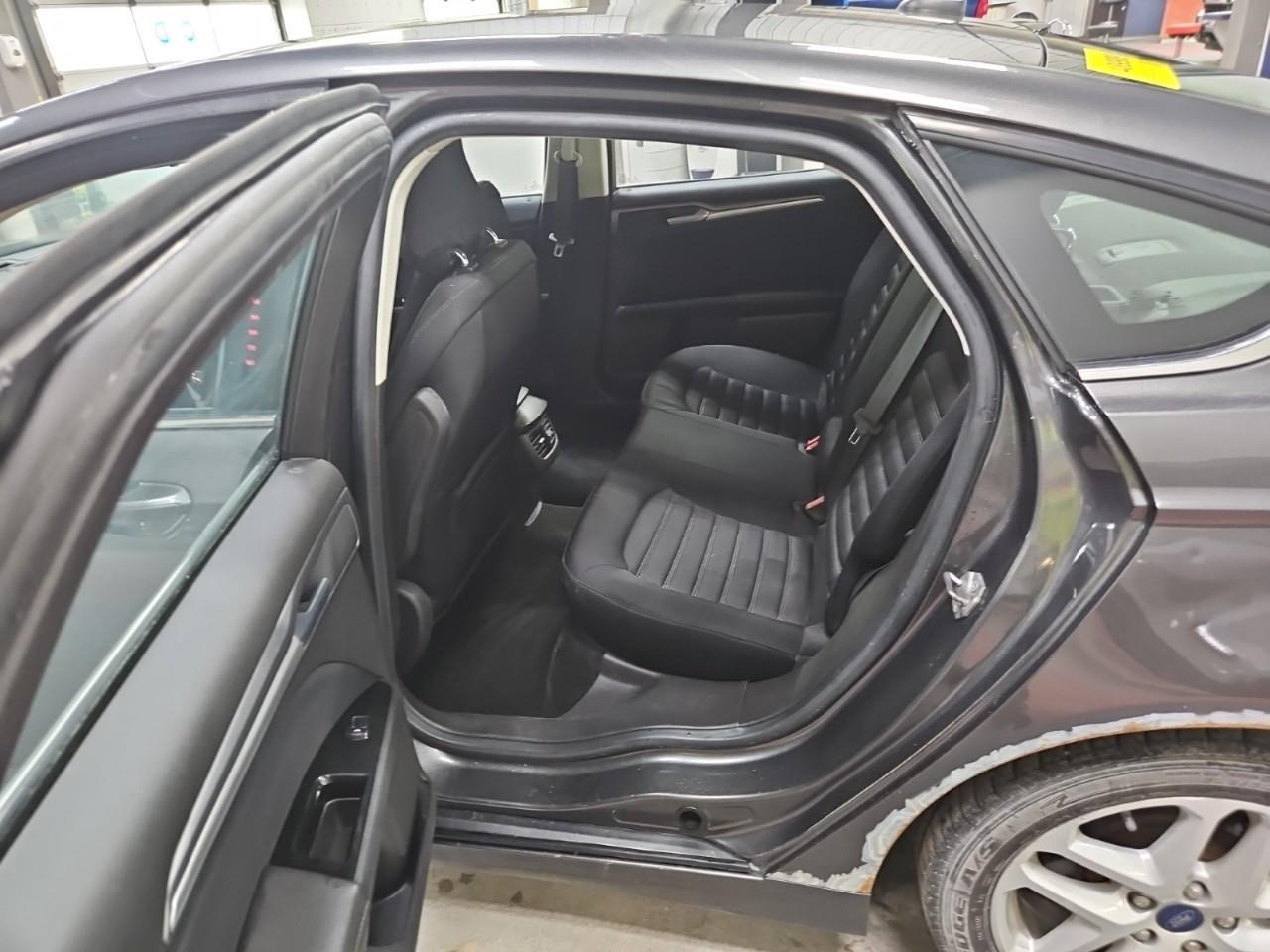 2015 Ford Fusion SE 4dr Front-wheel Drive Sedan Photo