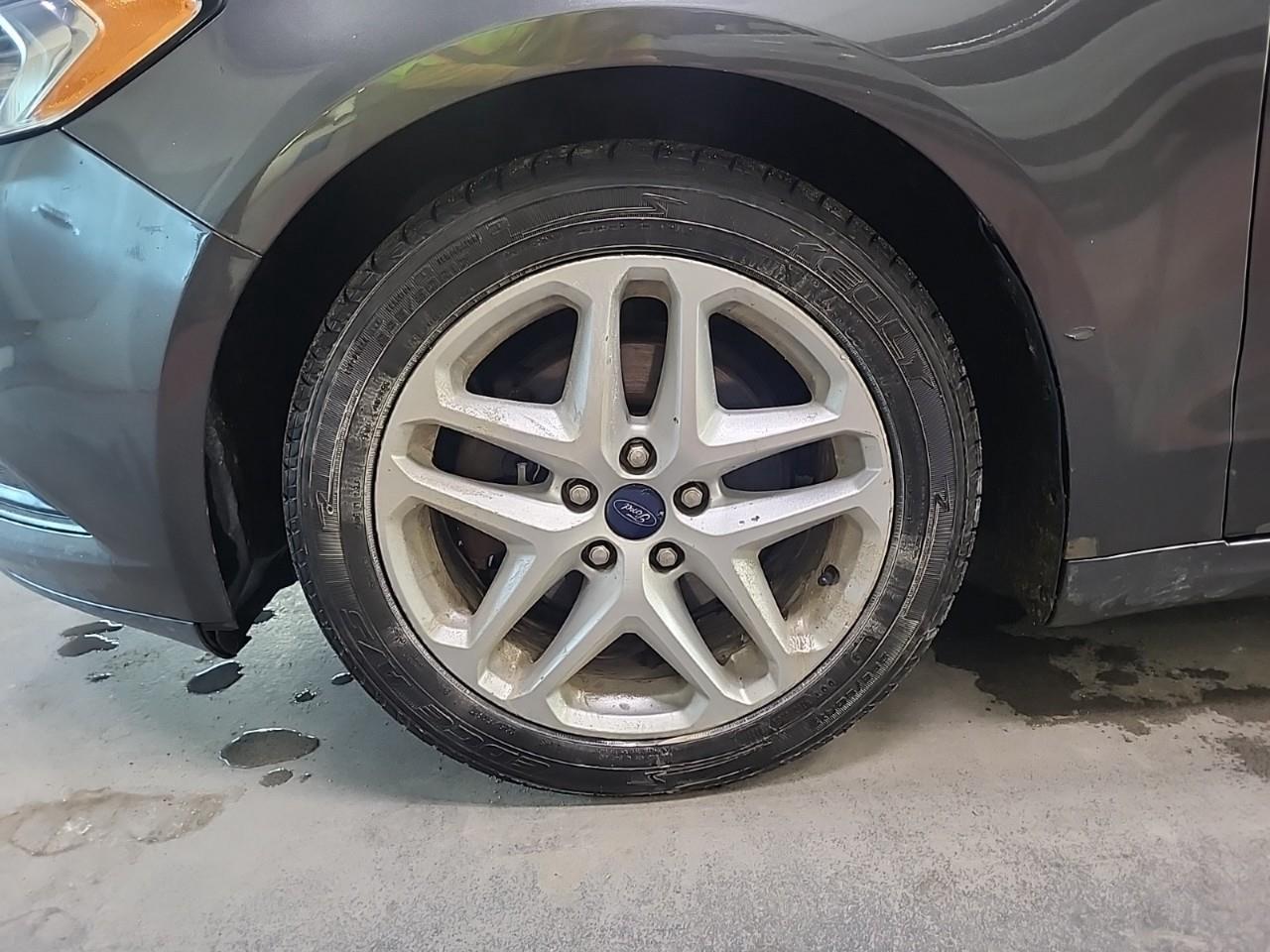 2015 Ford Fusion SE 4dr Front-wheel Drive Sedan Photo