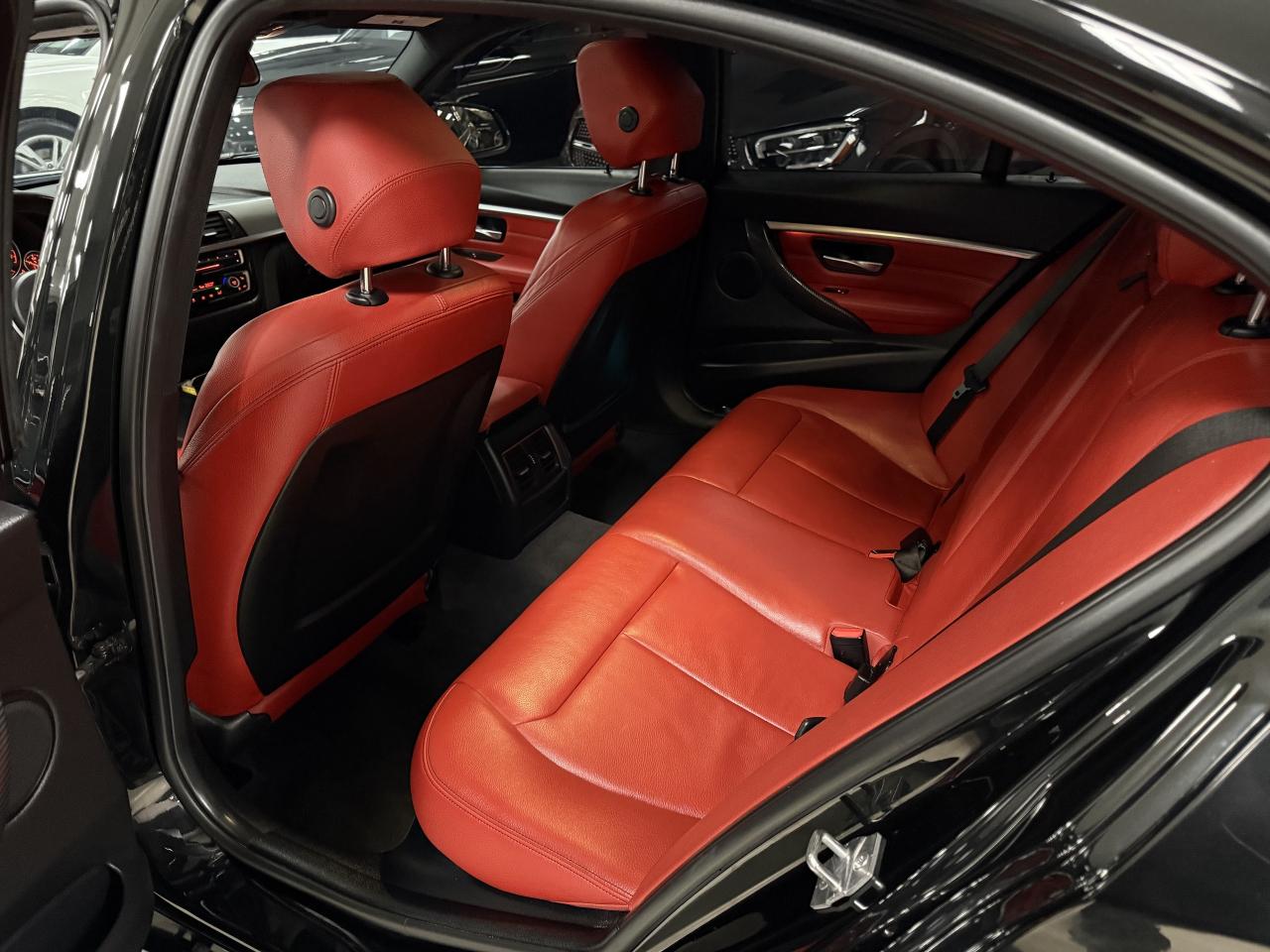 2018 BMW 3 Series 330i xDrive Sedan Photo