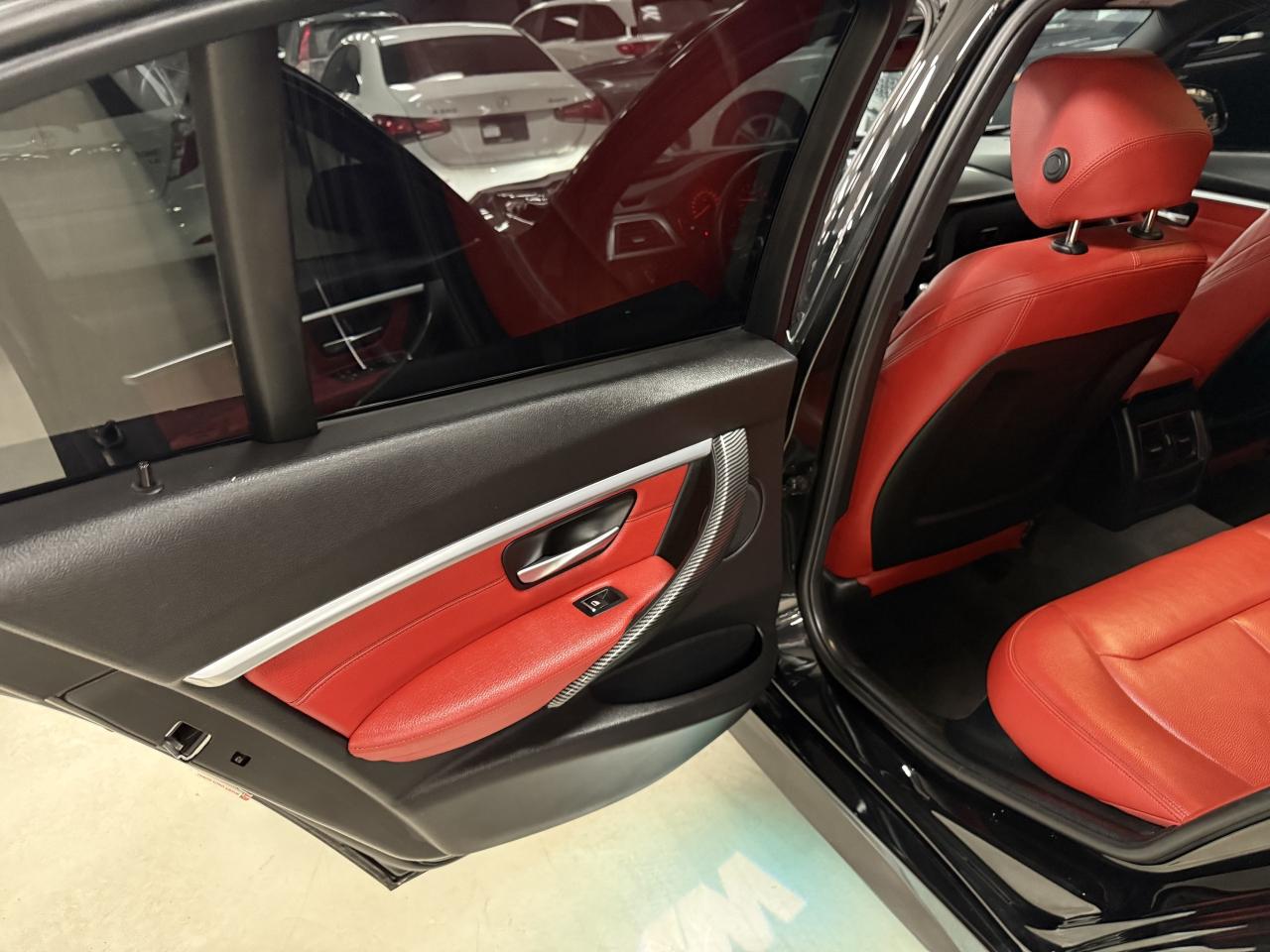 2018 BMW 3 Series 330i xDrive Sedan Photo