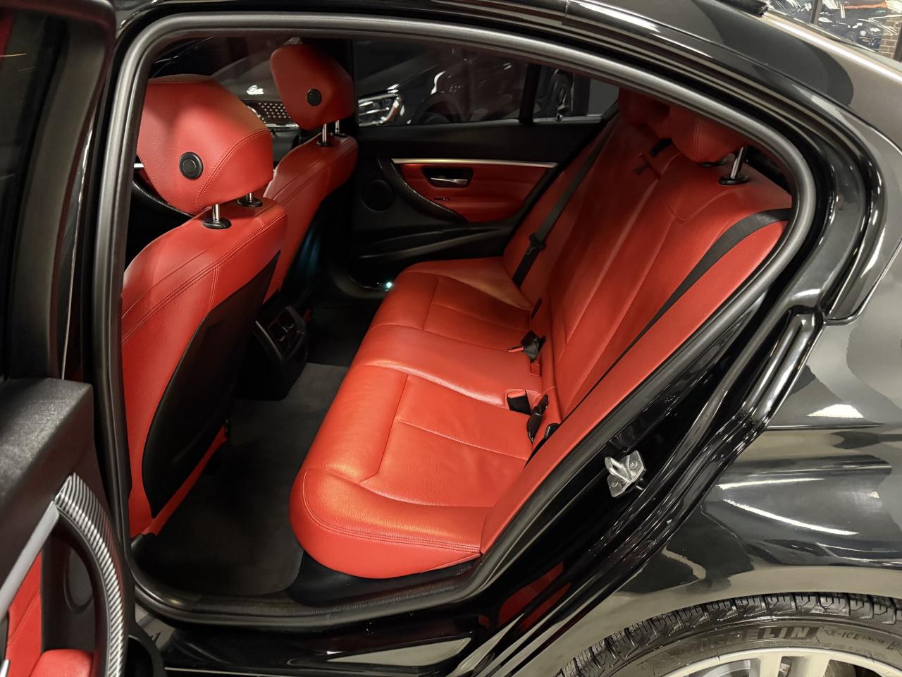 2018 BMW 3 Series 330i xDrive Sedan Photo