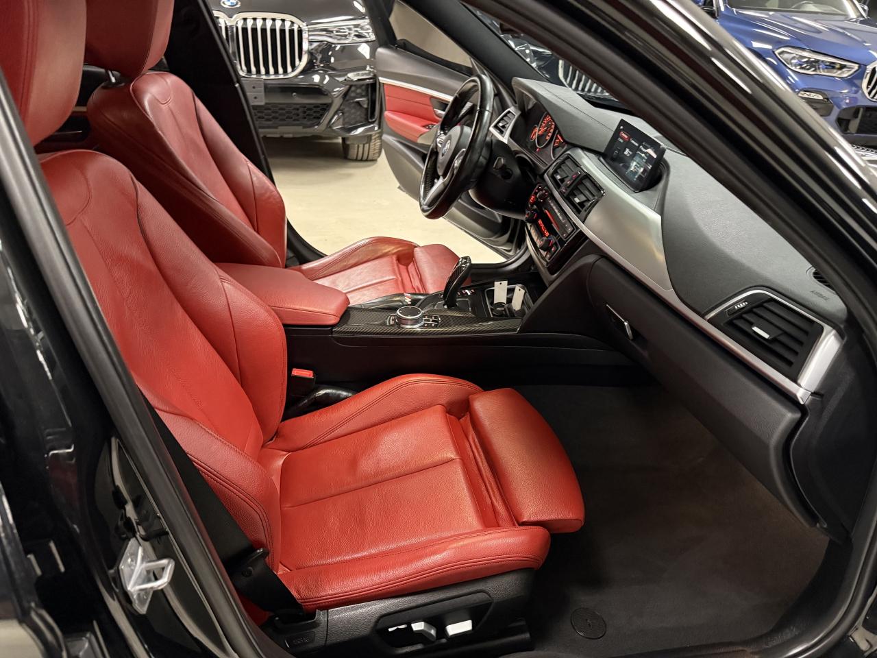 2018 BMW 3 Series 330i xDrive Sedan Photo