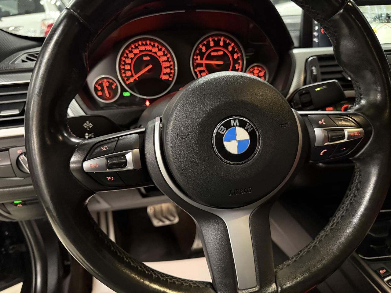 2018 BMW 3 Series 330i xDrive Sedan Photo