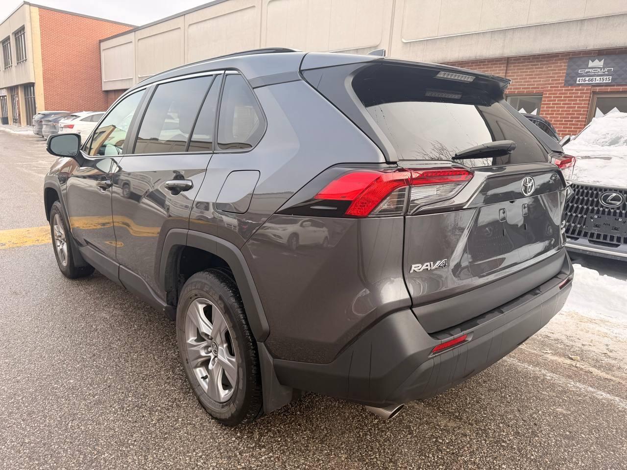 2023 Toyota RAV4 XLE AWD, ONE OWNER, SUNROOF, PUSH BUTTON START Photo