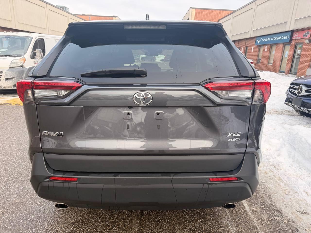 2023 Toyota RAV4 XLE AWD, ONE OWNER, SUNROOF, PUSH BUTTON START Photo