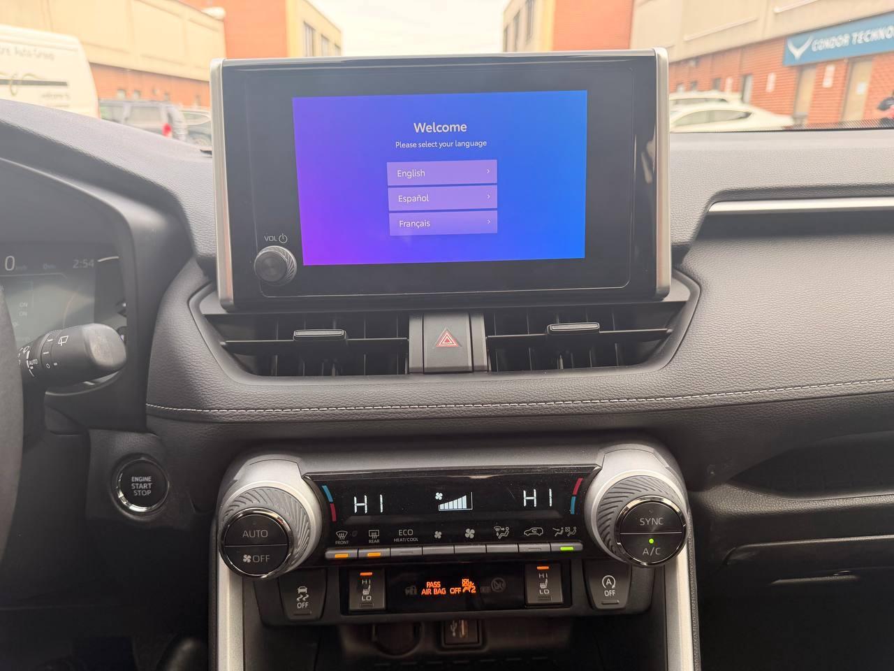 2023 Toyota RAV4 XLE AWD, ONE OWNER, SUNROOF, PUSH BUTTON START Photo