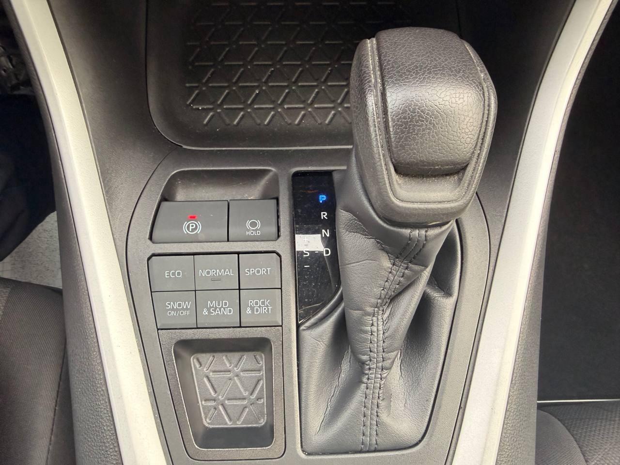 2023 Toyota RAV4 XLE AWD, ONE OWNER, SUNROOF, PUSH BUTTON START Photo