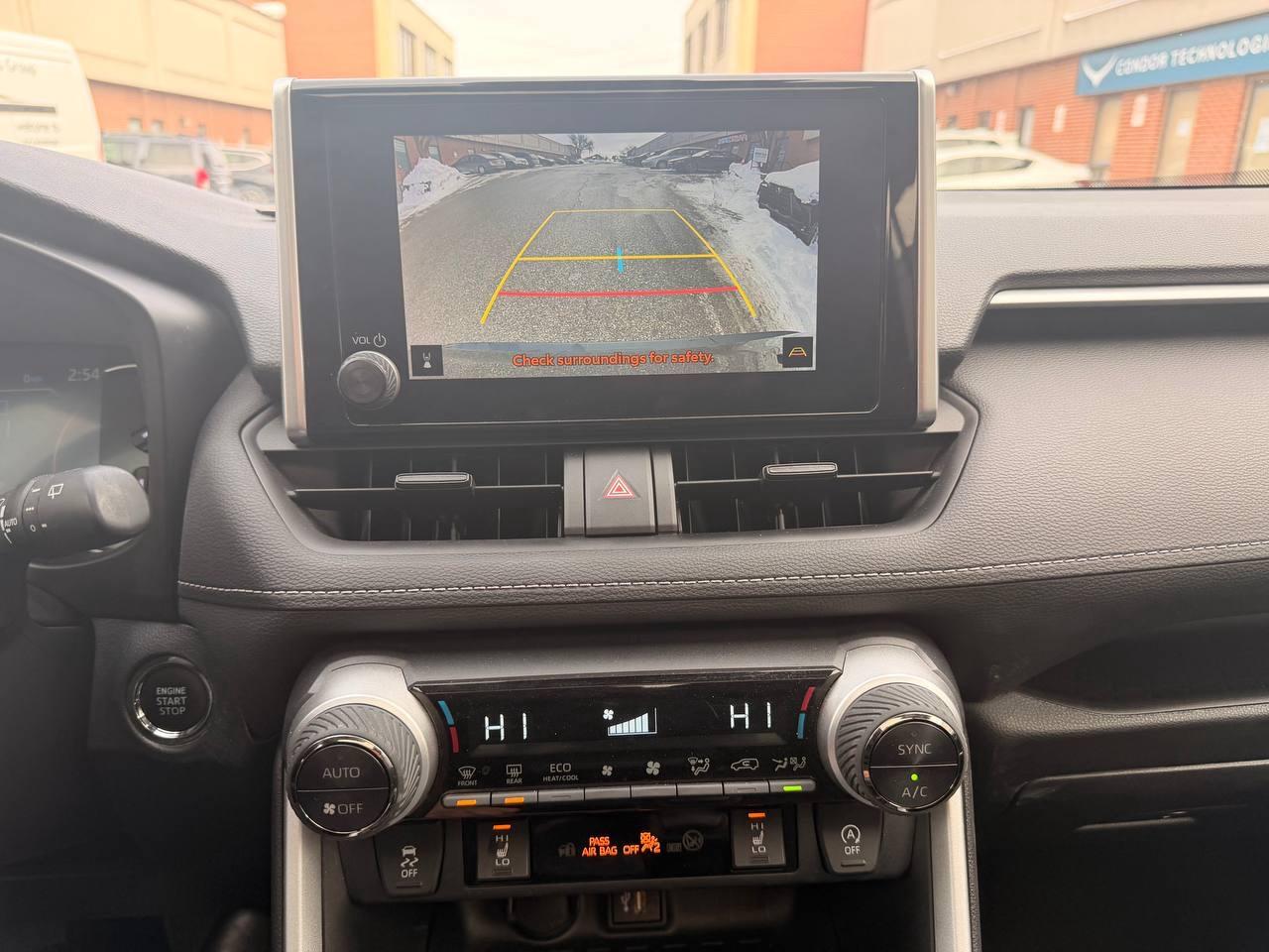 2023 Toyota RAV4 XLE AWD, ONE OWNER, SUNROOF, PUSH BUTTON START Photo