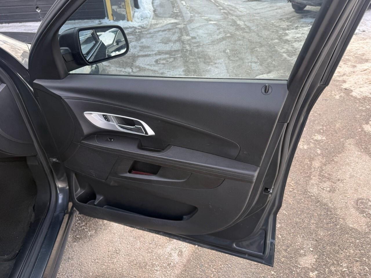 2017 Chevrolet Equinox FWD 4dr LS w/1LS 2017 Chevy equinox only 108K Photo