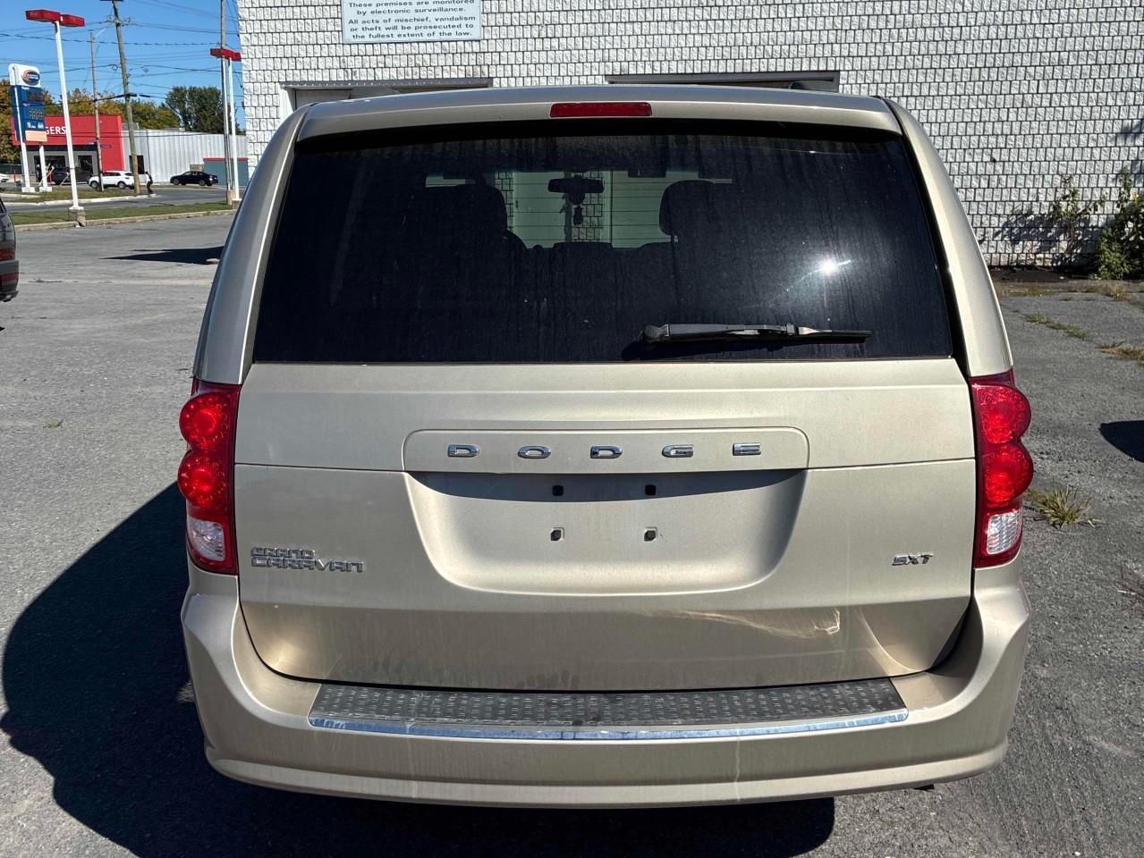 2015 Dodge Grand Caravan SE/SXT Passenger Van Photo3