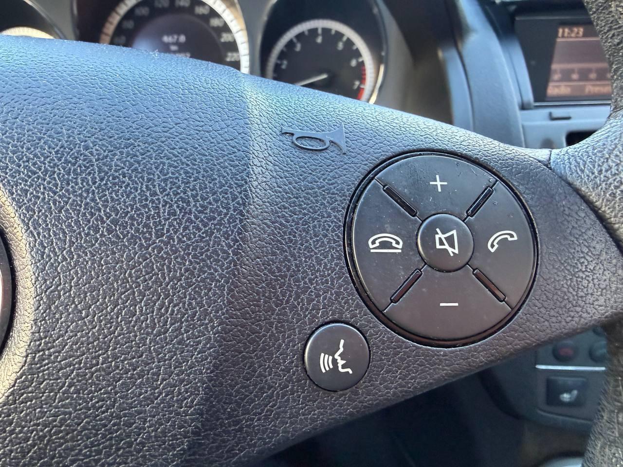 2010 Mercedes-Benz C-Class 4dr Sdn C 250 4MATIC, ONE OWNER, NO ACCIDENT Photo