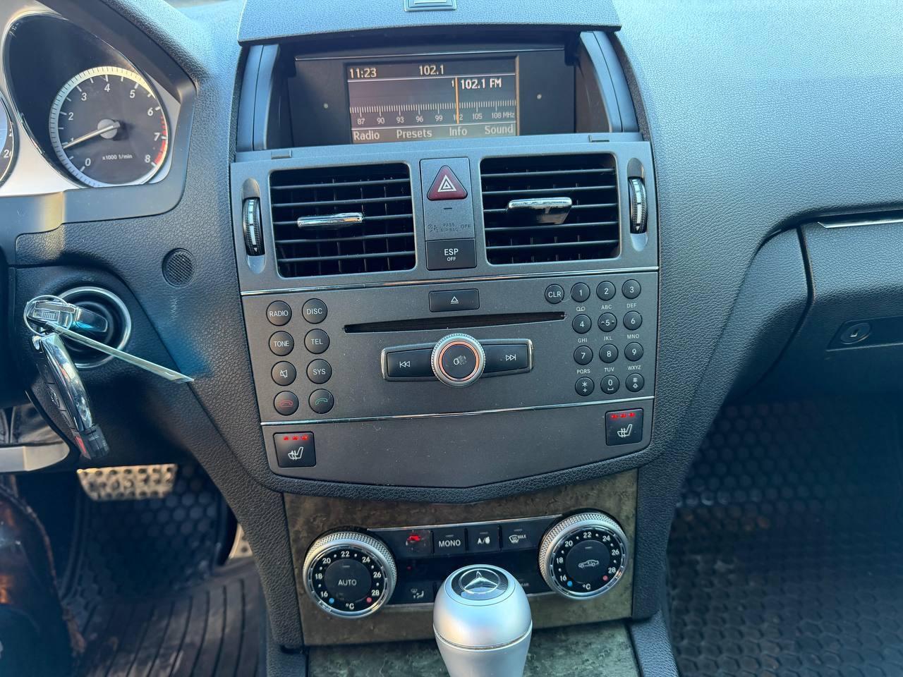 2010 Mercedes-Benz C-Class 4dr Sdn C 250 4MATIC, ONE OWNER, NO ACCIDENT Photo