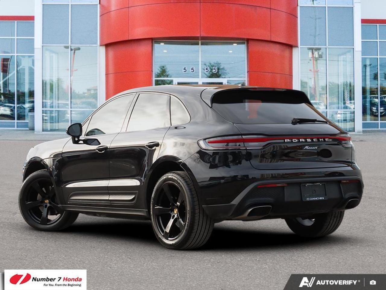 2023 Porsche Macan AWD Photo3