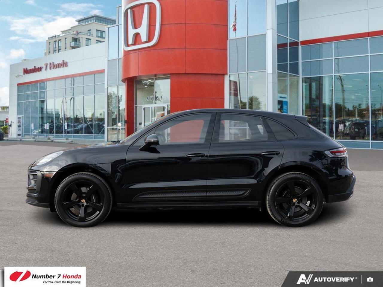 2023 Porsche Macan AWD Photo