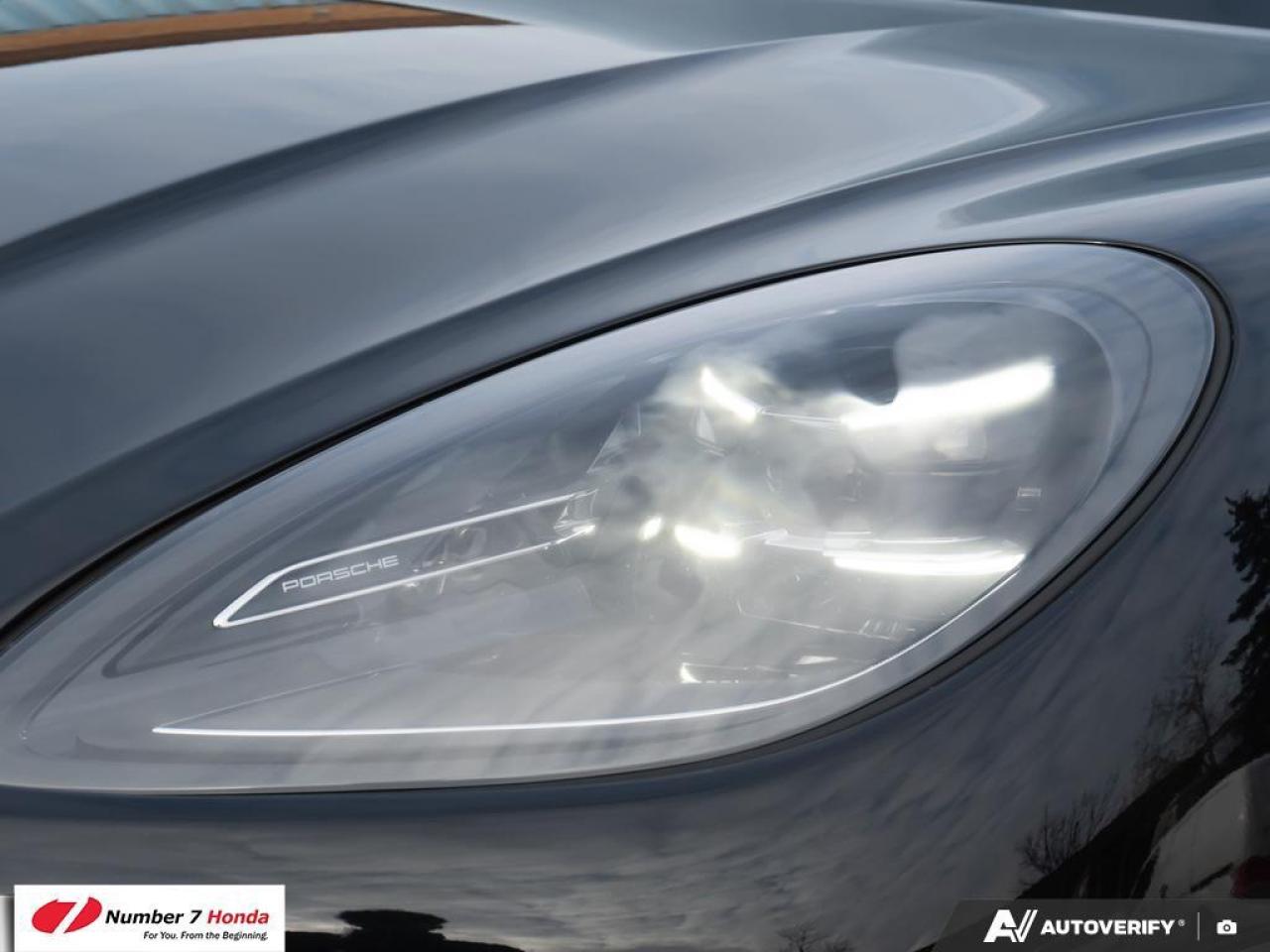 2023 Porsche Macan AWD Photo