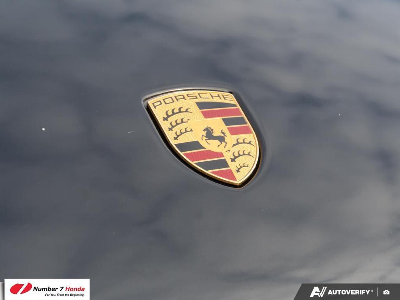 2023 Porsche Macan AWD Photo