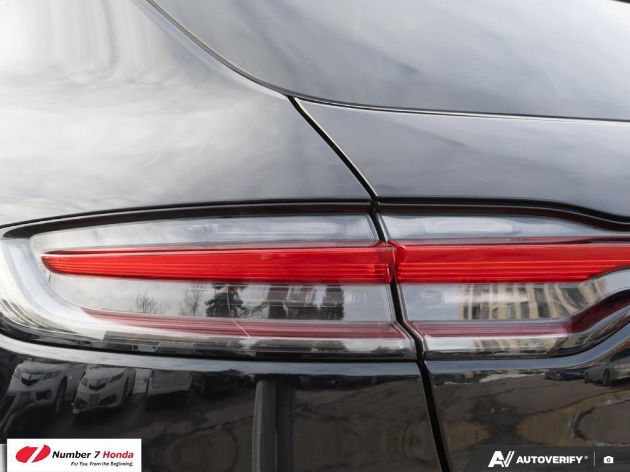 2023 Porsche Macan AWD Photo