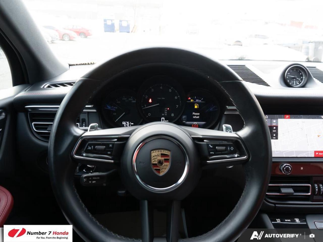 2023 Porsche Macan AWD Photo