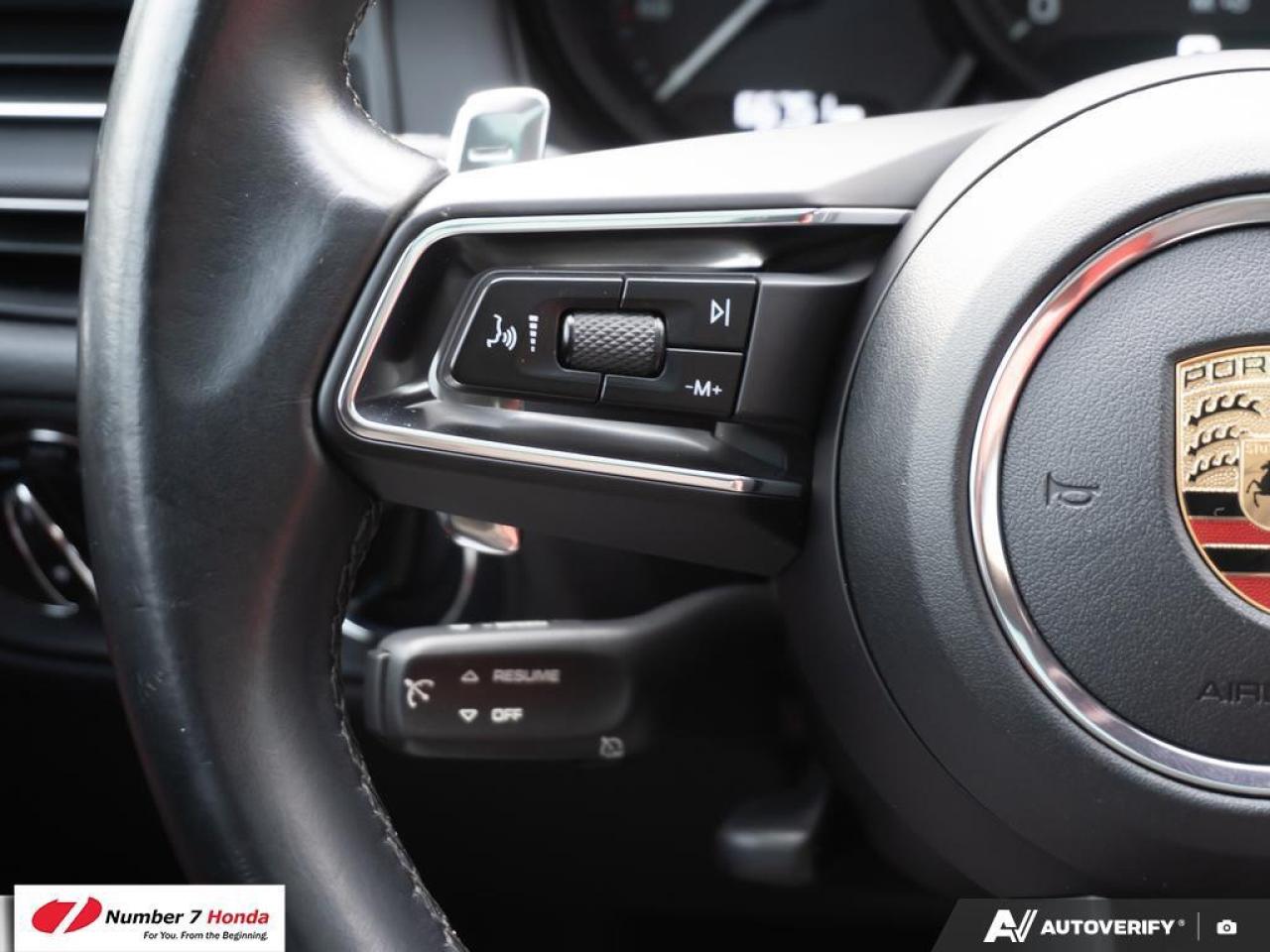 2023 Porsche Macan AWD Photo