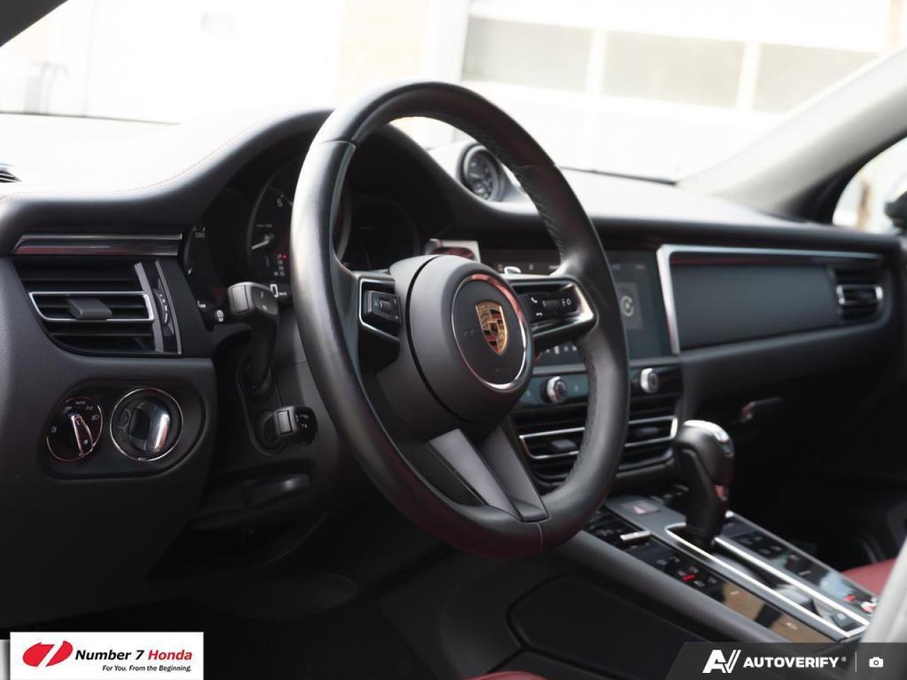 2023 Porsche Macan AWD Photo