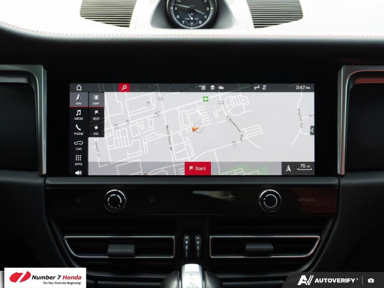 2023 Porsche Macan AWD Photo