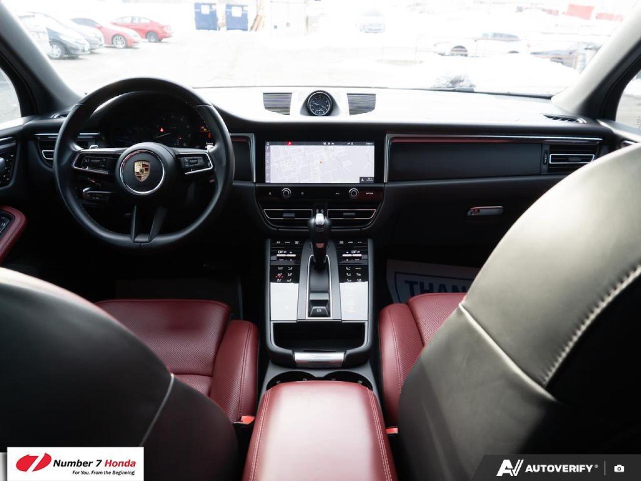 2023 Porsche Macan AWD Photo