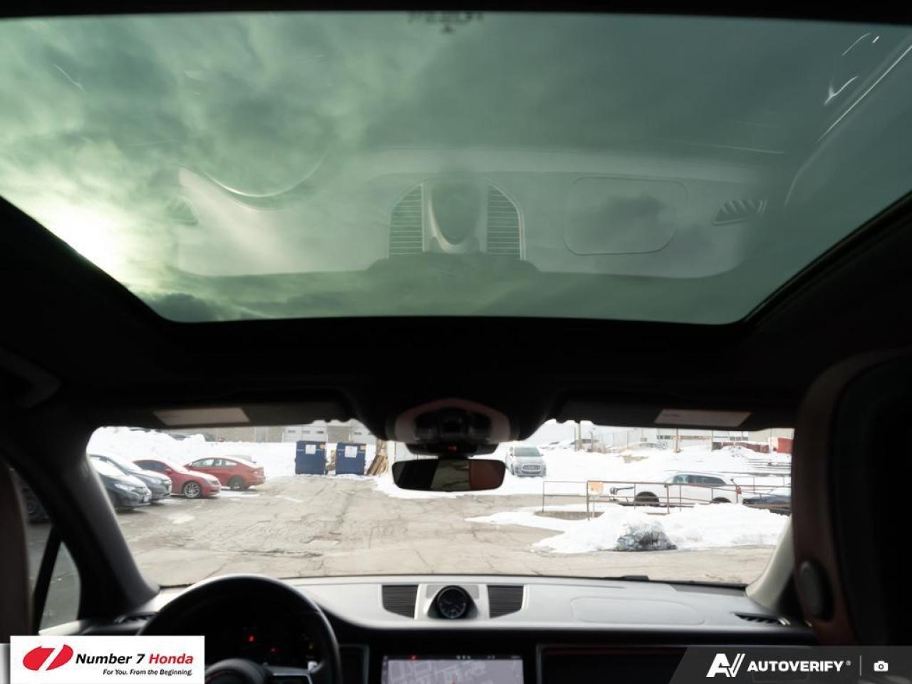 2023 Porsche Macan AWD Photo