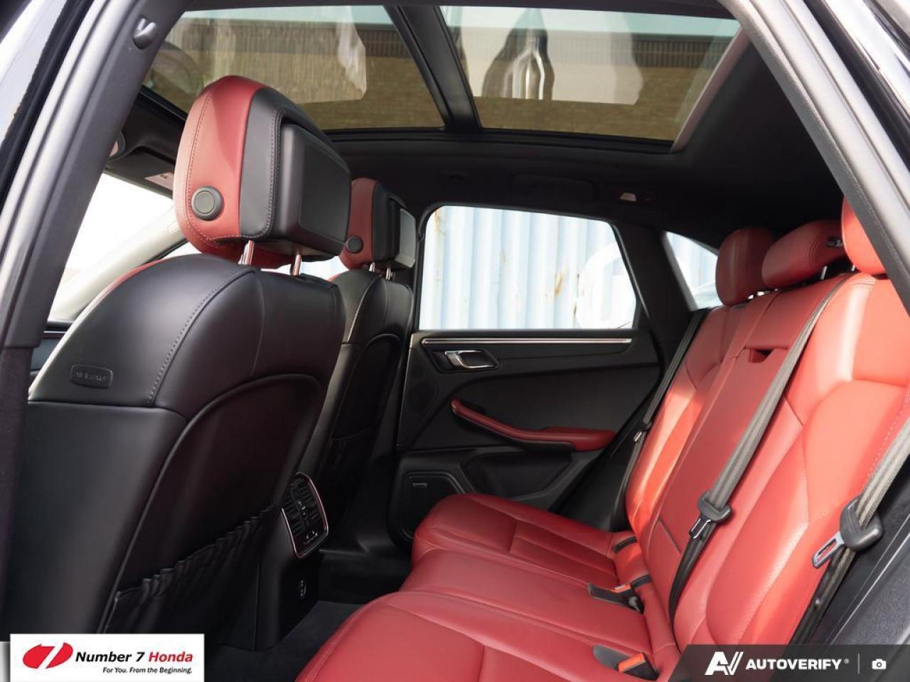 2023 Porsche Macan AWD Photo