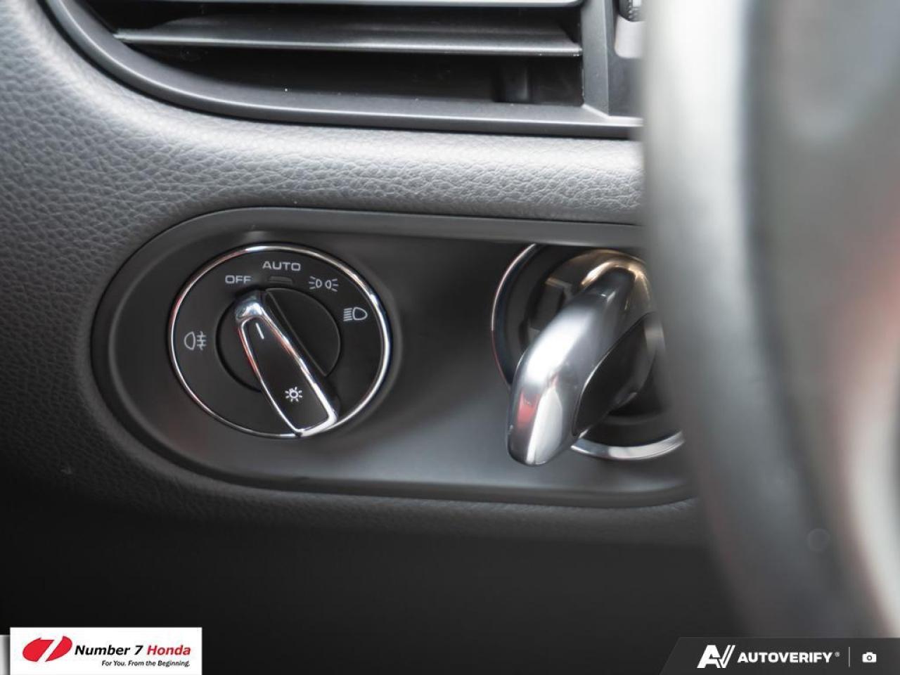 2023 Porsche Macan AWD Photo