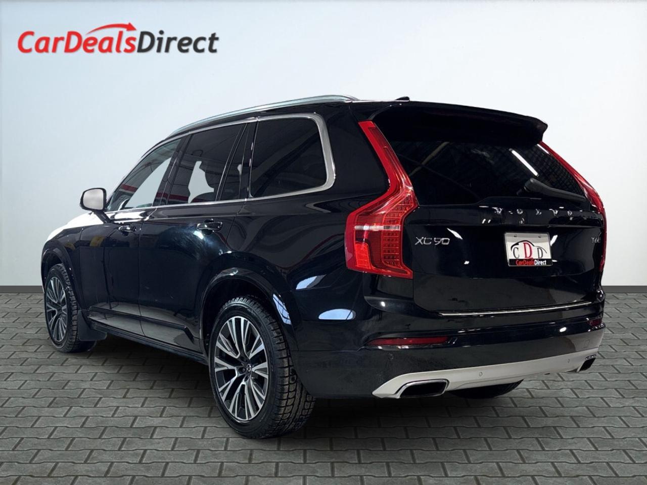 2021 Volvo XC90 T6  Momentum 7-Seater AWD / Sunroof / NAV / Drive Photo