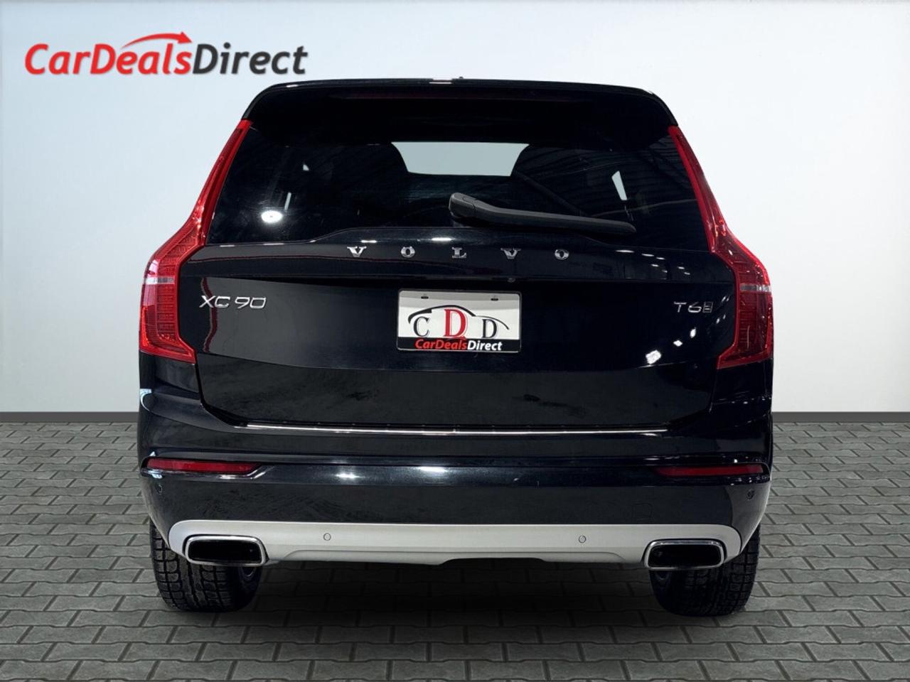 2021 Volvo XC90 T6  Momentum 7-Seater AWD / Sunroof / NAV / Drive Photo