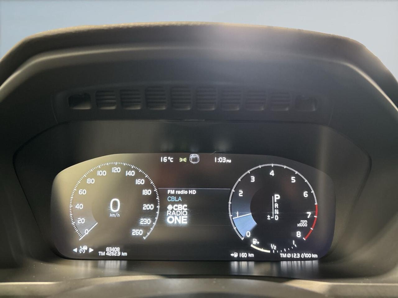 2021 Volvo XC90 T6  Momentum 7-Seater AWD / Sunroof / NAV / Drive Photo